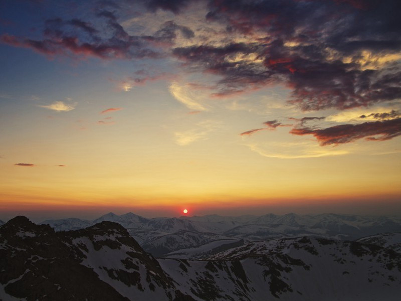至日遣兴奉寄北省旧阁老两院故人其一(去岁兹辰捧御床)